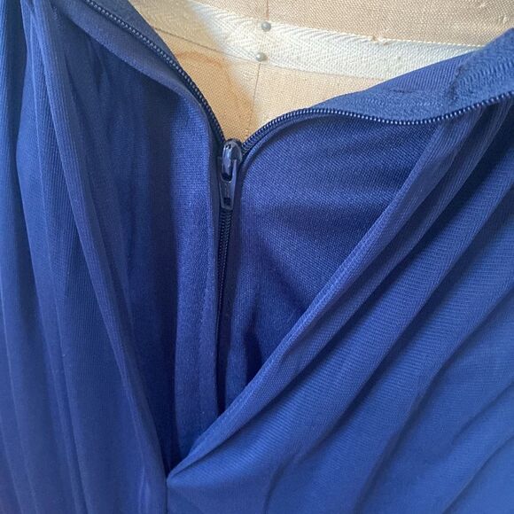 David’s Bridal Navy Gown Size 6 - Picture 9 of 10